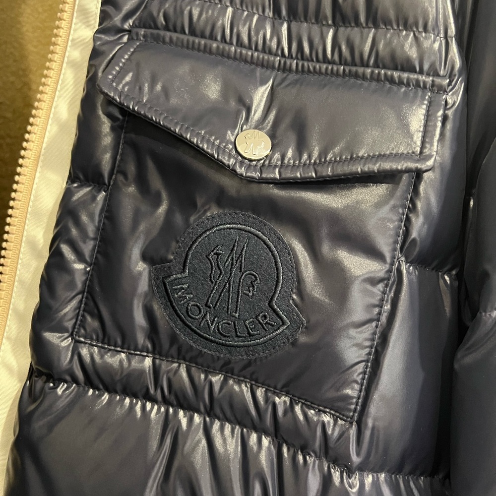 MONCLER GENIUS - 2 MONCLER 1952 - CHALON REVERSIBLE DOWN JACKET
WHITE & OFFWHITE